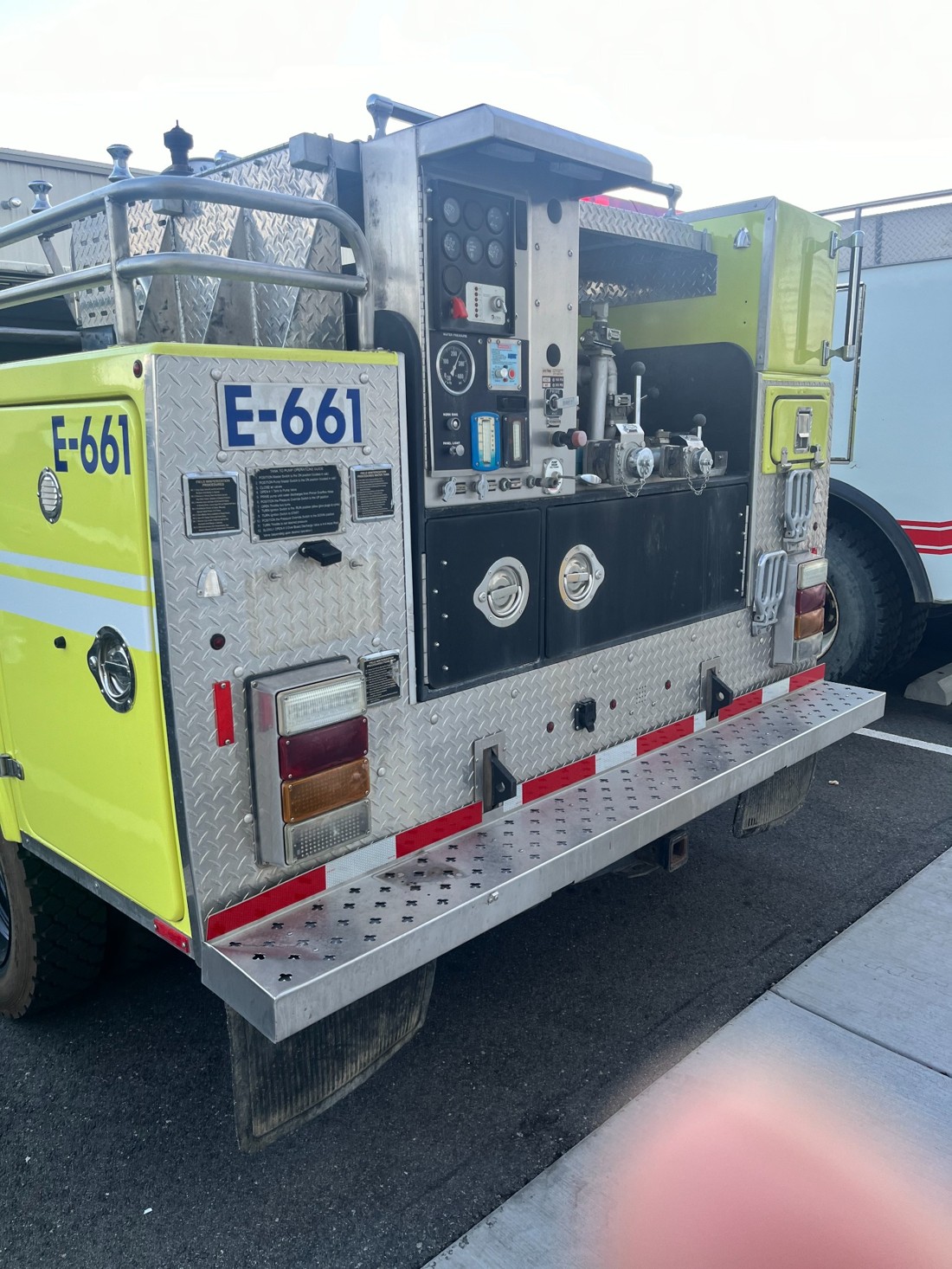 2011 Ford F550 - Image 4